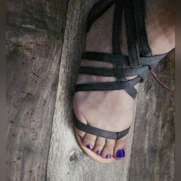 BRAND NEW STRAPPY, GREY SANDALS, SIZE WOMEN'S 8 - Picture 4 of 7